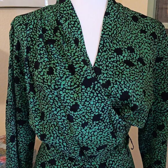 Em Elle Vintage Green and Black Silk Dress. - Picture 3 of 11